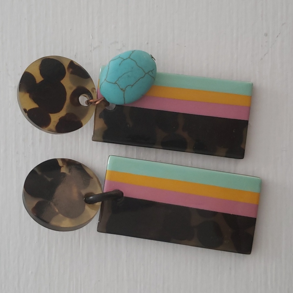 Mismatched complementary tortoise shell turquoise striped earrings